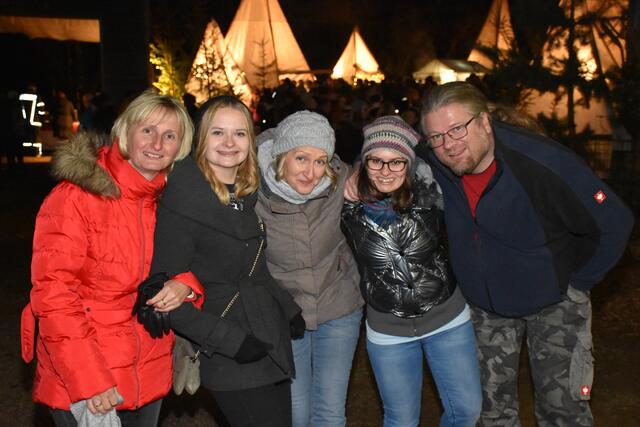 Am Samstag, 9. Dezember 2023, verwandeln sich die Holzwelten Pabneukirchen ab 13 Uhr wieder zur „Weihnocht im Woid“. 