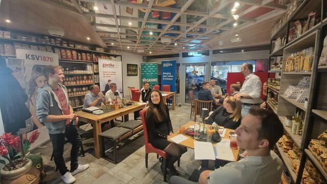 Rund 25 Jungunternehmerinnen und Jungunternehmer waren zum Business Speed Dating gekommen. | Foto: Junge Wirtschaft