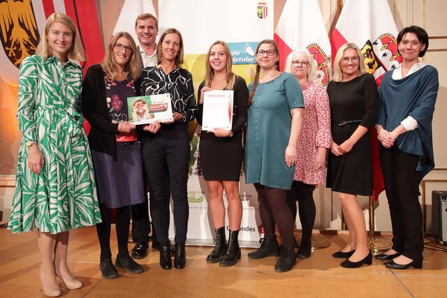 Landesrätin Christine Haberlander mit den Ausgezeichneten aus Franking. | Foto: Land OÖ/Ernst Grilnberger
