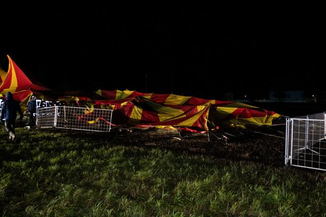 Die 30 Tiere wurden bei dem Vorfall nicht verletzt, auch die Mitarbeiter blieben unverletzt. Am Zelt entstand enormer Sachschaden. | Foto: Fotokerschi.at/David Rauscher