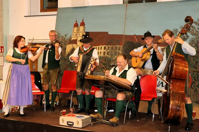 Die Liebochtaler Tanzgeiger in ihrem Element