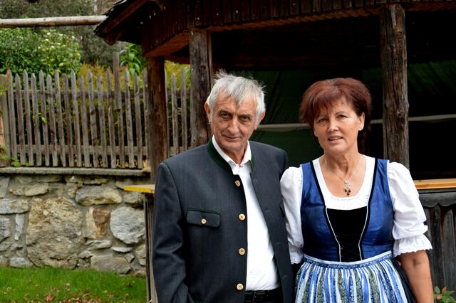 Walter Promitzer wurde 1953 auf einem Bauernhof in Zöbing, in der Gemeinde St. Margarethen/Raab, geboren und wuchs inmitten der ländlichen Idylle auf.