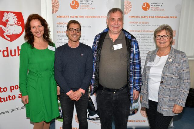 Helene Jaklova, Christop Barth, Karl Hohensinner, Bianca Beniskova. 10. Internationale Konferenz „Interkulturelle und transkulturelle Dimension im linguistischen, kulturellen und historischen Kontext“ in Pardubice. Veranstalter war die Universität Pardubice, Lehrstuhl für Fremdsprachen. | Foto: Robert Zinterhof