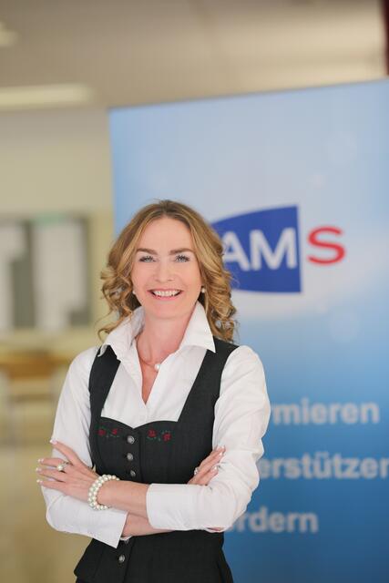 Jacqueline Beyer, Geschäftsführerin des Arbeitsmarktservice Salzburg: "Ich bin jeden Tag überwältigt, welches Arbeitspensum wir hier im AMS Salzburg schaffen." | Foto: AMS Salzburg