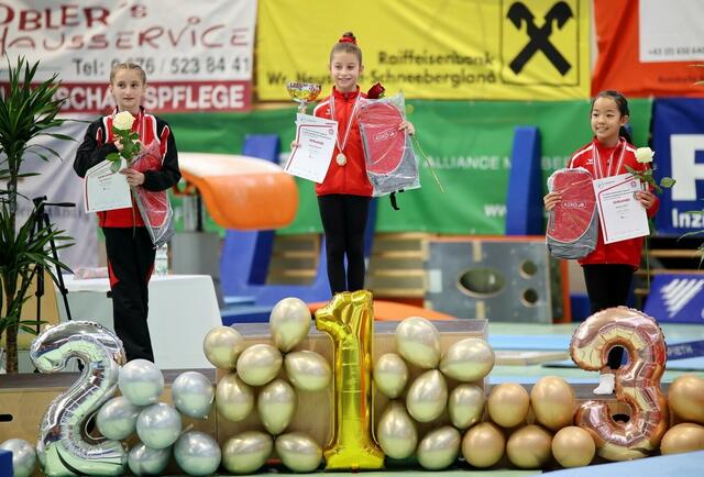 Die Rumerin Mia Dakovic verpasste den 1. Platz um unglaubliche 0,10 Punkte in der Jugendstufe drei.