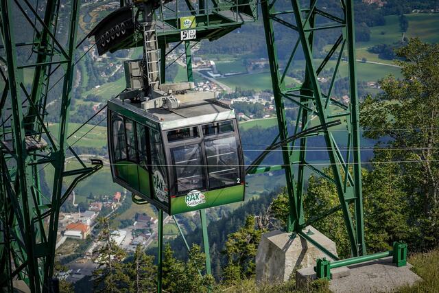 Die Rax-Seilbahn bei der Bergfahrt. | Foto:  Roman Zach-Kiesling