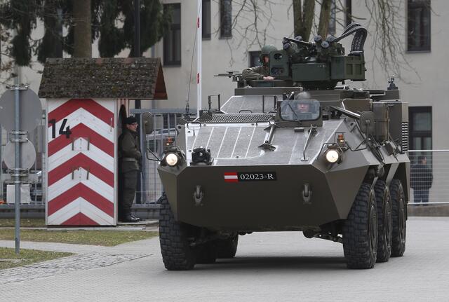 Am 6. und 7. November 2023 werden etwa 150 Bundesheerfahrzeuge im Rahmen der Großübung „Walgau 2023“ nach Vorarlberg verlegt. Die Fahrzeugkolonnen fahren auch durch Tirol und können zu Verkehrsbehinderungen führen. | Foto: KK (Symbolbild)