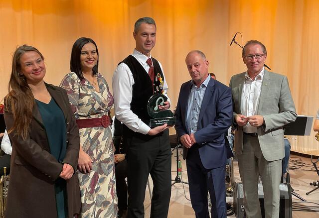 Landeshauptmann-Stellvertreterin Astrid Eisenkopf übergab die Auszeichnung „Der Burgenländische Musikant 2023“. | Foto: Landesmedienservice Burgenland