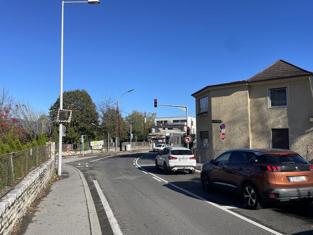 Innerhalb weniger Meter gibt es in der Steinbergstraße nun zwei Ampelanlagen - eine auf Höhe Baiernstraße, die nächste auf Höhe Burenstraße. | Foto: RegionalMedien