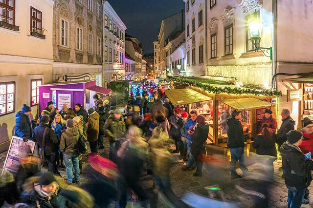 Auch am Weihnachtsmarkt am Spittelberg kommt es zu "Preisanpassungen", die aber laut Veranstaltern moderat ausfallen. | Foto: Podolsky