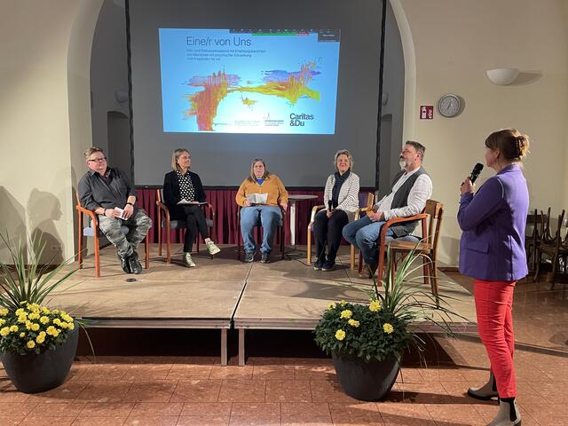 Betroffene, Angehörige und Betreuer erzählten von ihren Erfahrungen. | Foto: Alexandra Goll