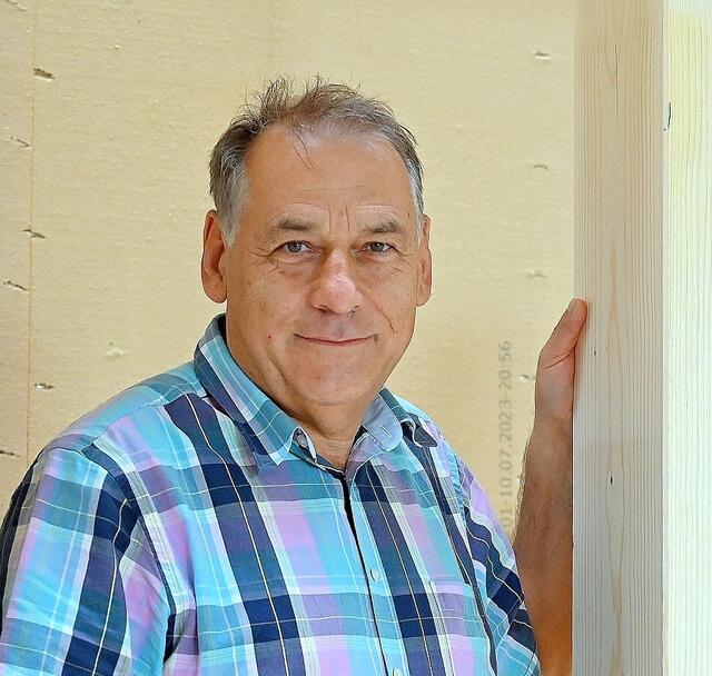 Holzbaumeister Georg Hubmann: „Die CNC Technologie hat den Holzbau revolutioniert. Wir produzieren millimetergenau!“
  | Foto: Hans Jost