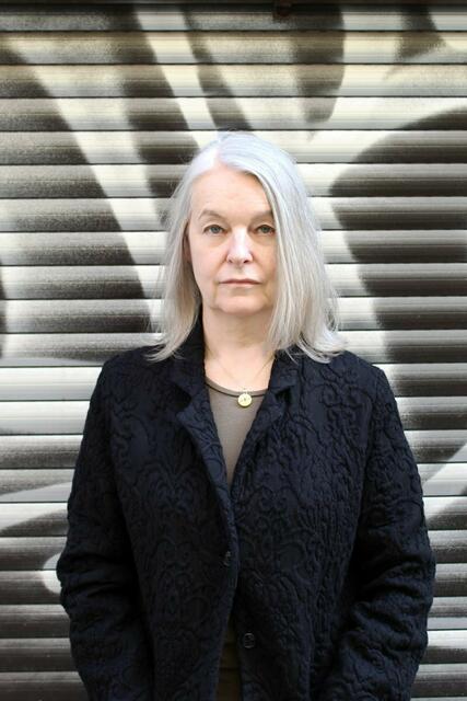 Marlene Streeruwitz liest aus ihrem Plädoyer für den Frieden. | Foto: bahoe books