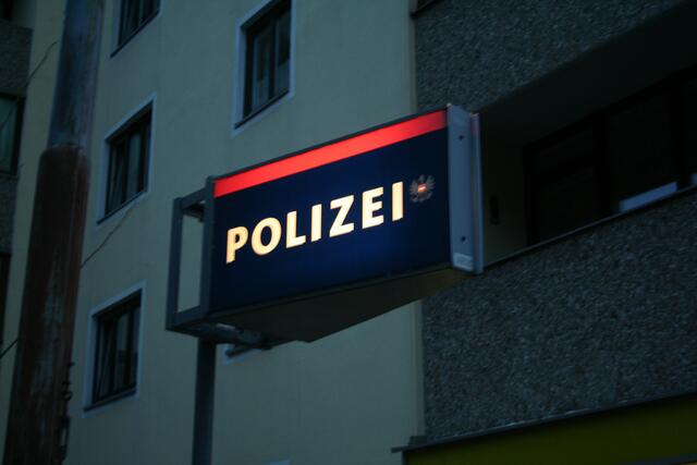 Die Polizeiinspektion in der Wagramer Straße ist zwischenzeitlich wegen Umbauarbeiten geschlossen.  | Foto: Michael Holzmann