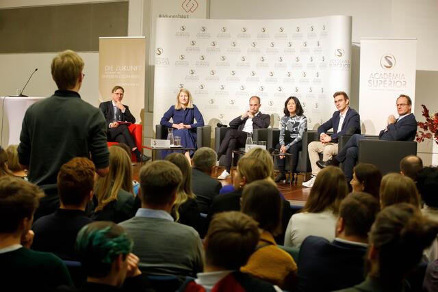 Auch das Publikum kamen wertvolle Wortmeldungen. | Foto: Academia Superior/Wakolbinger