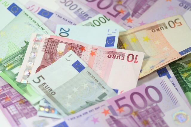 Symbolbild: Das durchschnittliche monatliche Bruttoeinkommen der unselbständig Beschäftigten lag in Salzburg 2021 bei 2.846 Euro, wobei Männer mit 3.322 Euro nach wie vor deutlich mehr als Frauen mit 2.318 Euro verdienten. | Foto: pixabay.com