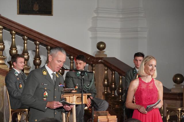 Oberstleutnant Werner Geosits und Moderatorin Angelika Pehab führten durch die Verleihung. | Foto: Emanuel Hasenauer