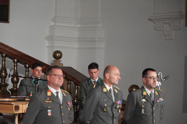 In der Kategorie „Soldat des Jahres 2023“ gewann der Niederösterreicher Oberst Jürgen Pirolt (Mitte).  | Foto: Emanuel Hasenauer