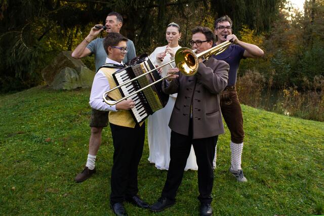 Das Aschenbrödel bereitet sich mit den Solisten auf das Herbstkonzert der Stadtkapelle Ried vor. | Foto: Privat