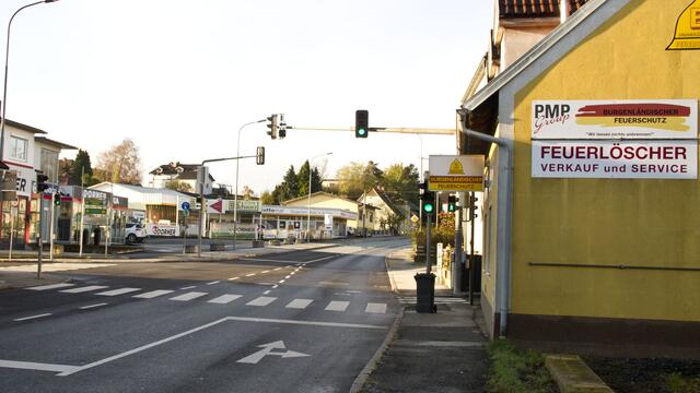 Viele traditionelle Leitbetriebe haben sich in der Grazer Straße angesiedelt.