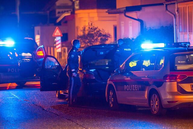 Zu einem größeren Verkehrsunfall kam es am späten Montagabend in der Breitenfurter Straße. (Symbolbild)