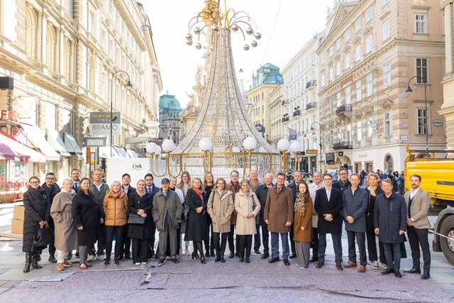 Die Weihnachtsbeleuchtung am Graben wurde heuer nach 20 Jahren gänzlich erneuert. Finanziert wurde das von den Betrieben am Graben. | Foto: Harald Klemm