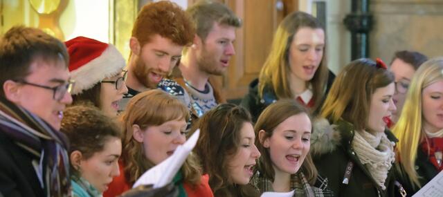 Am 14. Dezember wird zum gemeinsamen Singen geladen. | Foto: Stadtmarketing Ried