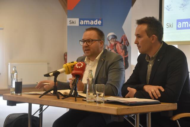 Daniel Berchthaller (Geschäftsführer Reiteralm Bergbahnen) und Andreas Innerhofer (Geschäftsfüher Gasteiner Bergbahnen) bei der Pressekonferenz. | Foto: Thomas Fuchs