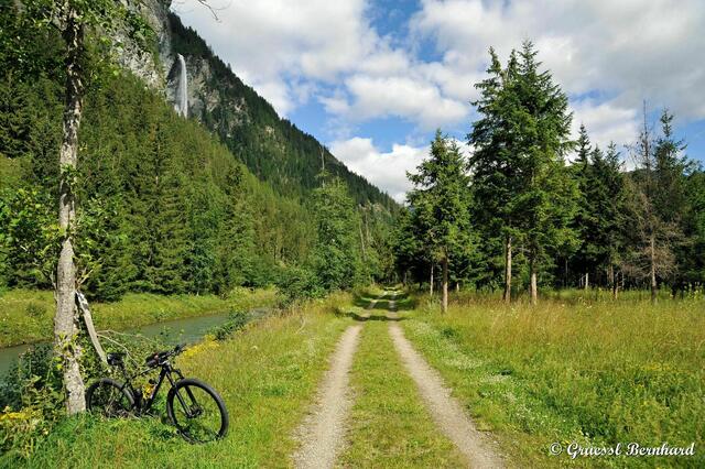 Bereits im Vorjahr wurde ein 1,1 Kilometer langes Teilstück des Radweges saniert. | Foto: Graessl Bernhard