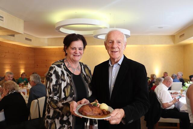 Die PVÖ-Obleute Werner Grubholz und Almuth Huderz-Thümel organisierten ein Ganslessen. | Foto: Edith Ertl