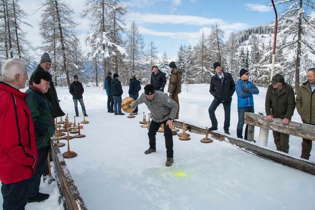 Beim Eisstockschießen der Kameradschaft Tamsweg auf der Horn, Anfang 2018. | Foto: Peter Bolha