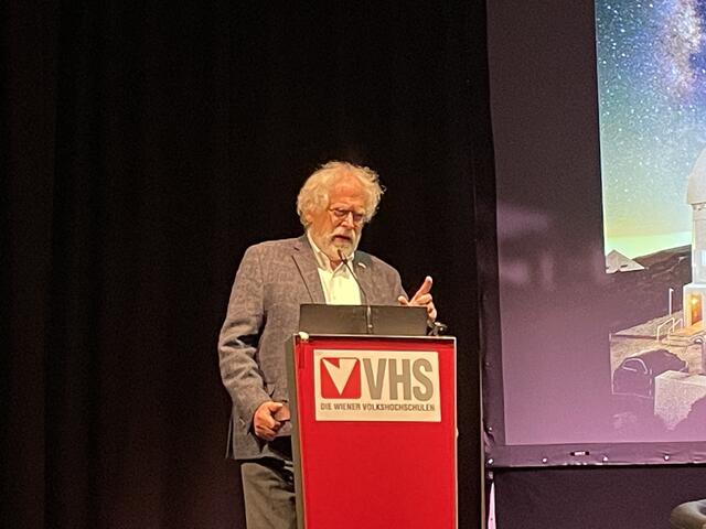 Nobelpreisträger Zeilinger am Rednerpult.