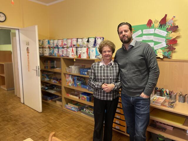 Knusperhäuschen-Gründerin Ludmilla Prötsch mit ihrem Sohn Hannes Prötsch.  | Foto: mjp