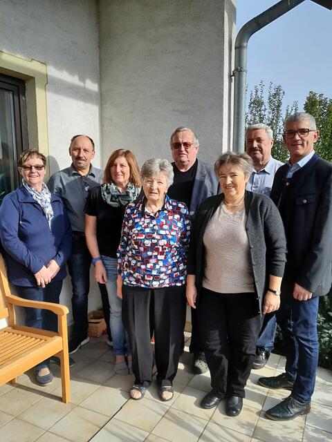Foto v.l.n.r.: Maria Stocker (Seniorenbund), Helmut Allinger (Sohn), Regina Allinger (Schwiegertochter), Jubilarin Edith Allinger, Hubert Nöbauer Bgm.a.D. (Seniorenbund), Maria Mayerhofer (Bauernbund), Johann Steinbauer (Bauernbund), Bgm. Andreas Pichler | Foto: Marktgemeinde Lichtenau