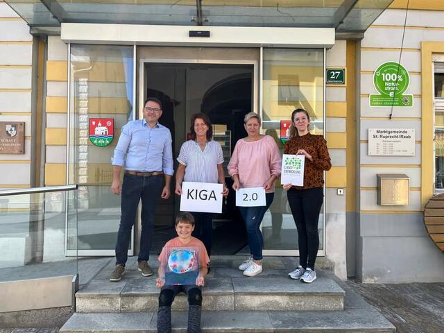 Bürgermeister Franz Nöhrer mit den Gemeinderätinnen Helene Fuchs und Alexandra Szumer sowie Tanja Oberwalder von der Landentwicklung Steiermark und dem ersten Kinderbürgermeister der Marktgemeinde St. Ruprecht/Raab. | Foto: Gemeinde St. Ruprecht/R.