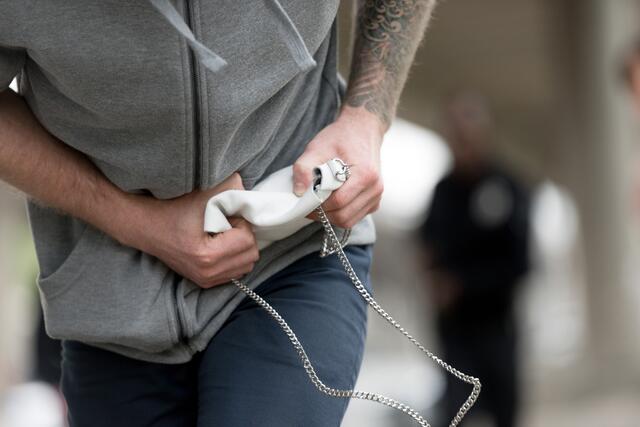 Dem Täter gelang es unerkannt zu flüchten. | Foto: panthermedia/ArturVerkhovetskiy