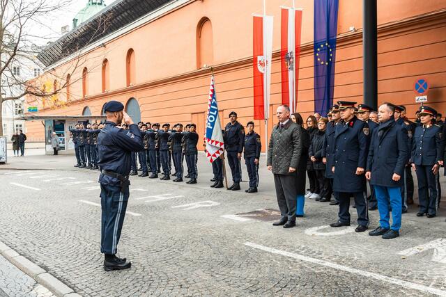 Vor dem Congress Innsbruck fand der offizielle Empfang der Polizei Tirol statt. | Foto: Polizei Tirol