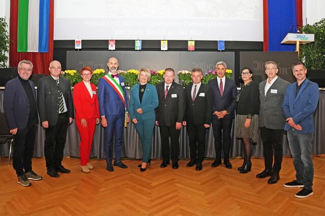 Gäste und Ehrengäste beim Festakt in Bruck/Mur. | Foto: Stadt Bruck/Maili