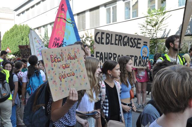 Auch Schüler setzen sich für eine Fahrradstraße ein. | Foto: Doris Englisch-Stölner