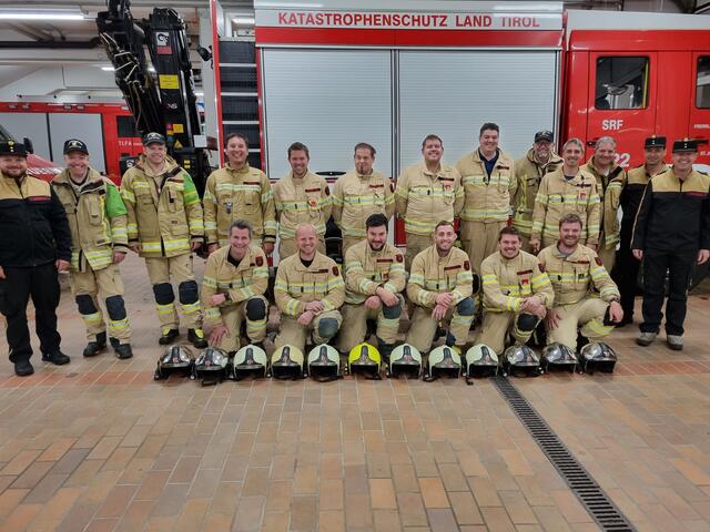 Das Bezirkskommando gratuliert der Gruppe der Feuerwehr St. Johann zur bestandenen Leistungsprüfung in Gold. | Foto: Feuerwehr St. Johann/Andreas Schroll
