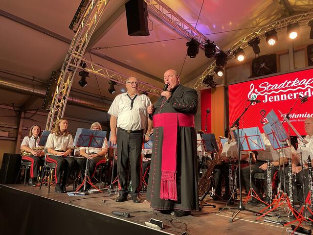 Stadtpfarrer Kanonikus Franz Brei wird den Burgenländischen Martinimarsch singen | Foto: Elisabeth Kloiber
