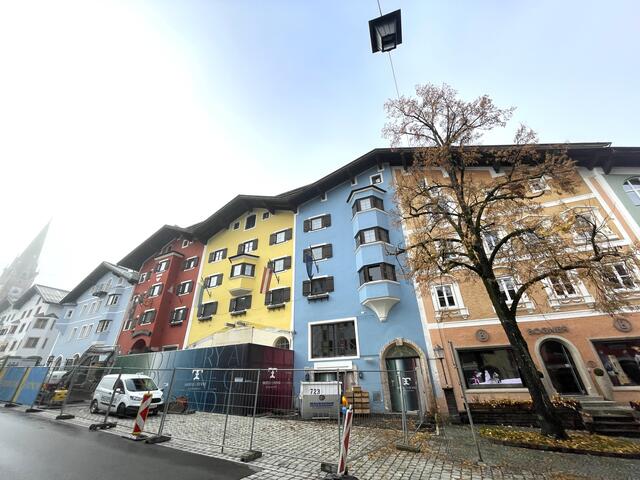 Auch die Hotelfassade wird neu errichtet. | Foto: Kogler