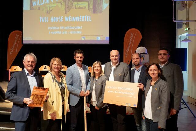 Landtags-Präsident Karl Wilfing, Helga Krismer (Klubobfrau der Grünen Niederösterreich), LAbg. Bgm. René Lobner (Obmann LEADER-Region Marchfeld), Sonja Eder (GF LEADER-Region Weinviertel-Donauraum), Bgm. Christian Frank (Obmann LEADER Region Weinviertel Ost), Bgm. Thomas Speigner (Sprecher LEADER-Region Weinviertel-Donauraum), Christine Filipp (GF LEADER Region Weinviertel Ost), Markus Weindl (GF LEADER-Region Marchfeld) | Foto: Alexander Hauff