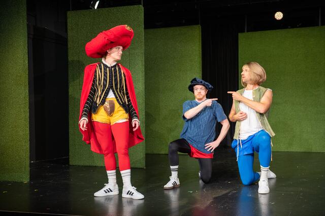 The Complete Works of William Shakespeare (abridged): Janna Ramos-Violante, Owain Rhys Davies und George Humphreys
 | Foto: SLT/Tobias Witzgall