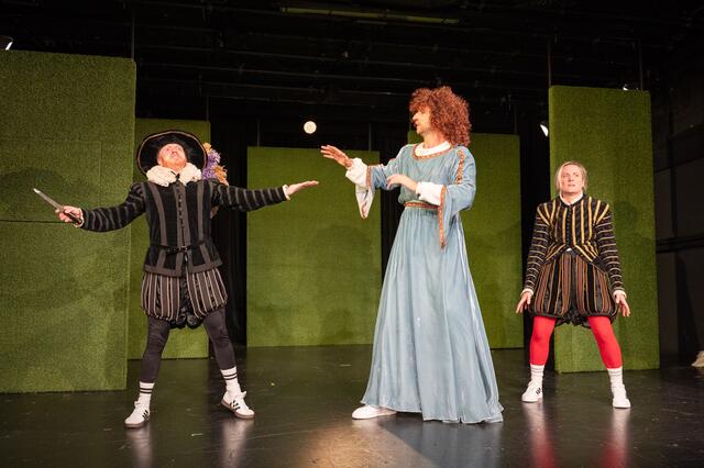 The Complete Works of William Shakespeare (abridged): Janna Ramos-Violante, Owain Rhys Davies und George Humphreys | Foto: SLT/Tobias Witzgall
