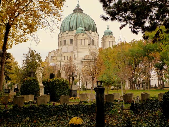Die Dr. Karl Lueger Kirche beim Wiener Zentralfriedhof.