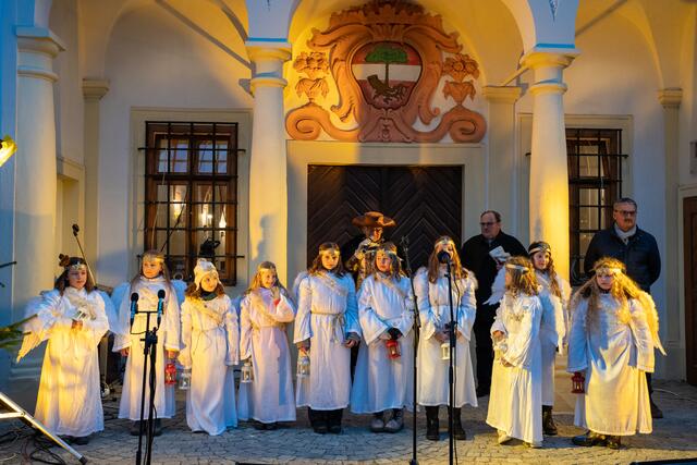 Stimmungsvoll und einzigartig – der barocke Christkindlmarkt beim Belvedereschlössl in Stockerau. | Foto: MeinBezirk