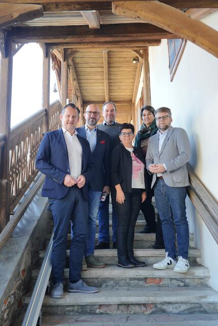 V.l.: LAbg. Bürgermeister Andreas Thürschweller, Bürgermeister Michael Schumacher, Bürgermeister Elmar Steiner, LAbg. Bernadette Kerschler, Vors. Barbara Spiz und SPÖ Klubobmann Harald Schwarz weisen auf die Nachteile für die steirischen Gemeinden aufgrund des Finanzausgleichs hin. | Foto: SPÖ