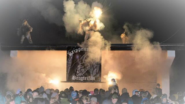 Krampus-Spektakel der Krippenstoana-Bergteifön: ab 18 Uhr am Gemeindeplatz Obertraun. | Foto: Joachim Gamsjäger