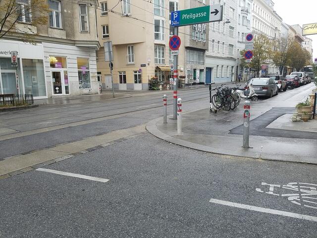 Attraktiv sieht anders aus: Die Lerchenfelder Straße soll umgestaltet werden. | Foto: BV8